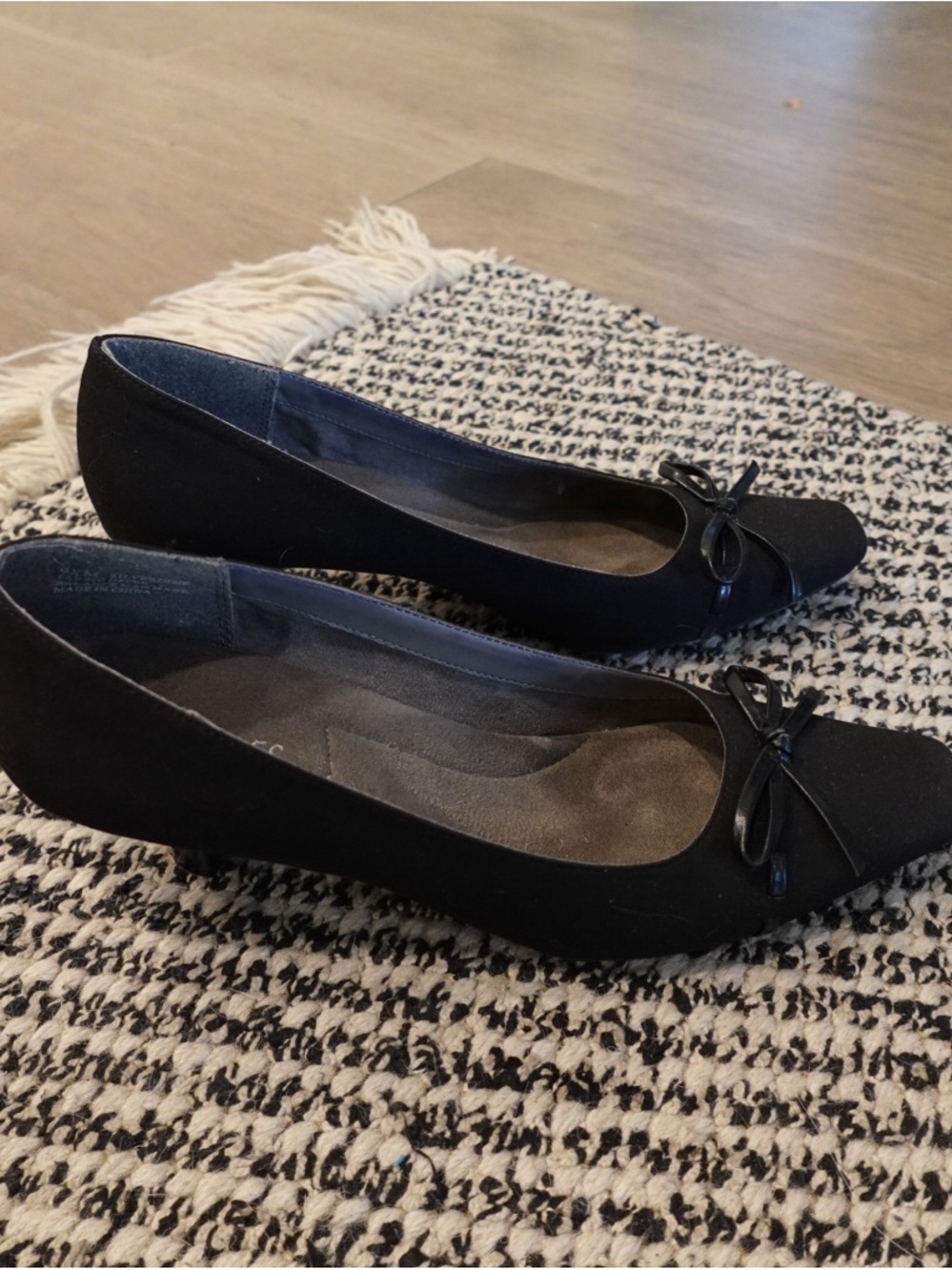 Classic Black Ballet Flats with Bow